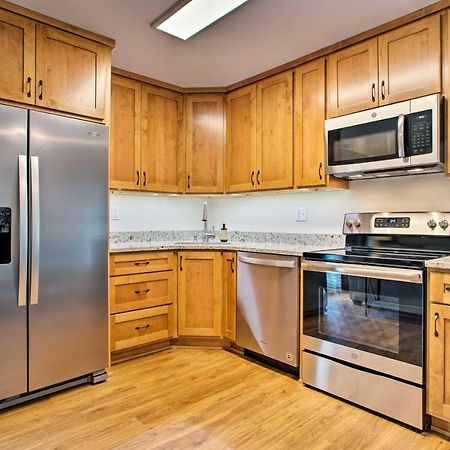 Newly Remodeled Apartment On Main Street In Saluda Exterior photo