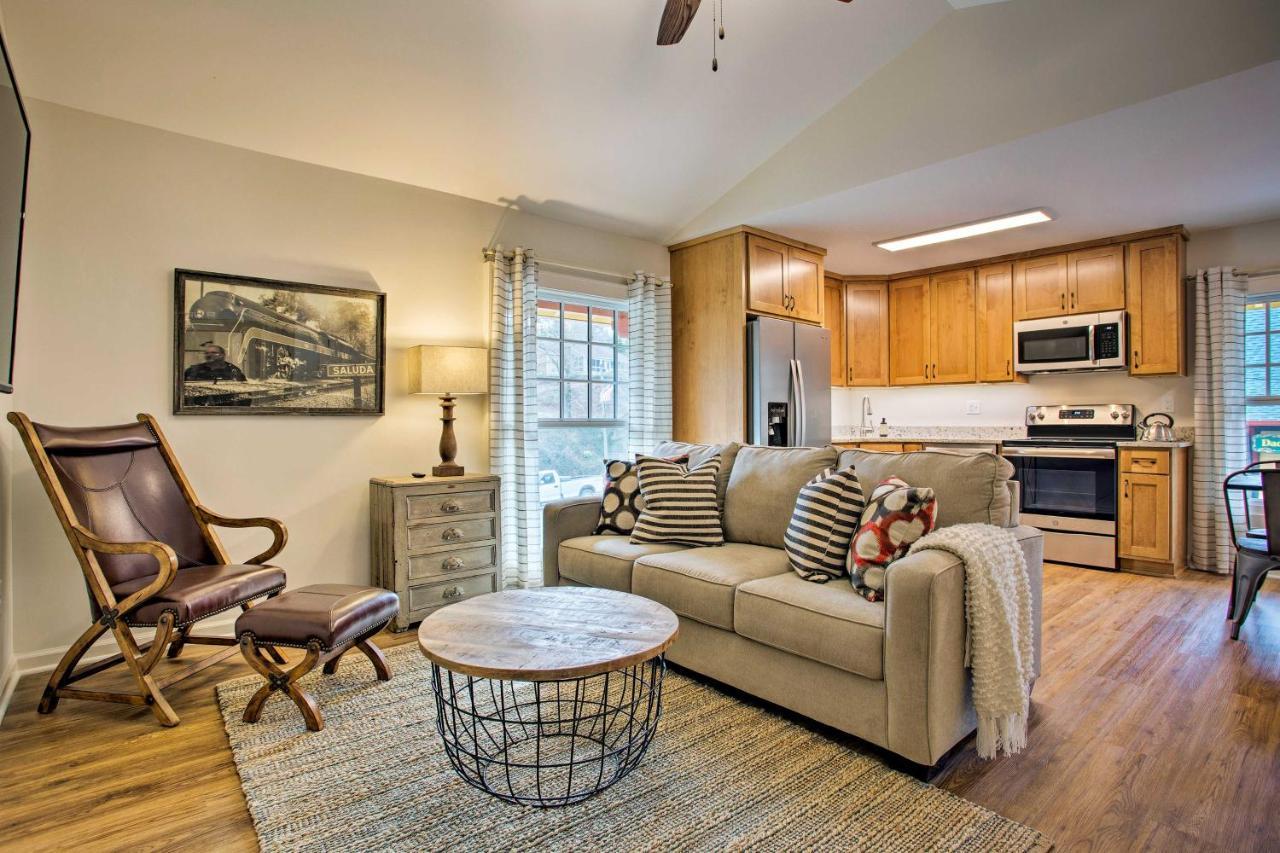 Newly Remodeled Apartment On Main Street In Saluda Exterior photo