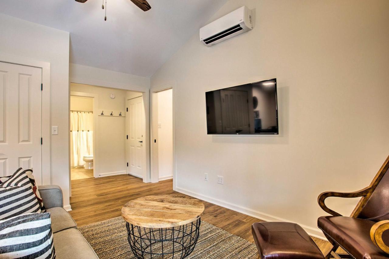 Newly Remodeled Apartment On Main Street In Saluda Exterior photo