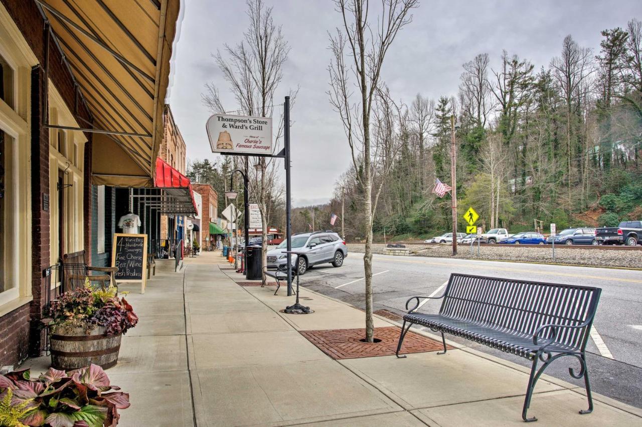 Newly Remodeled Apartment On Main Street In Saluda Exterior photo