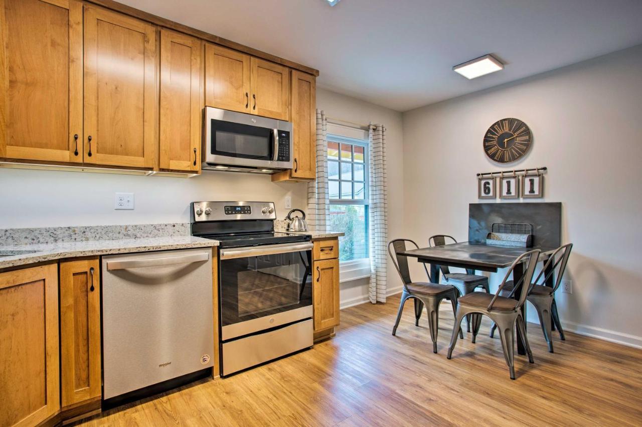 Newly Remodeled Apartment On Main Street In Saluda Exterior photo