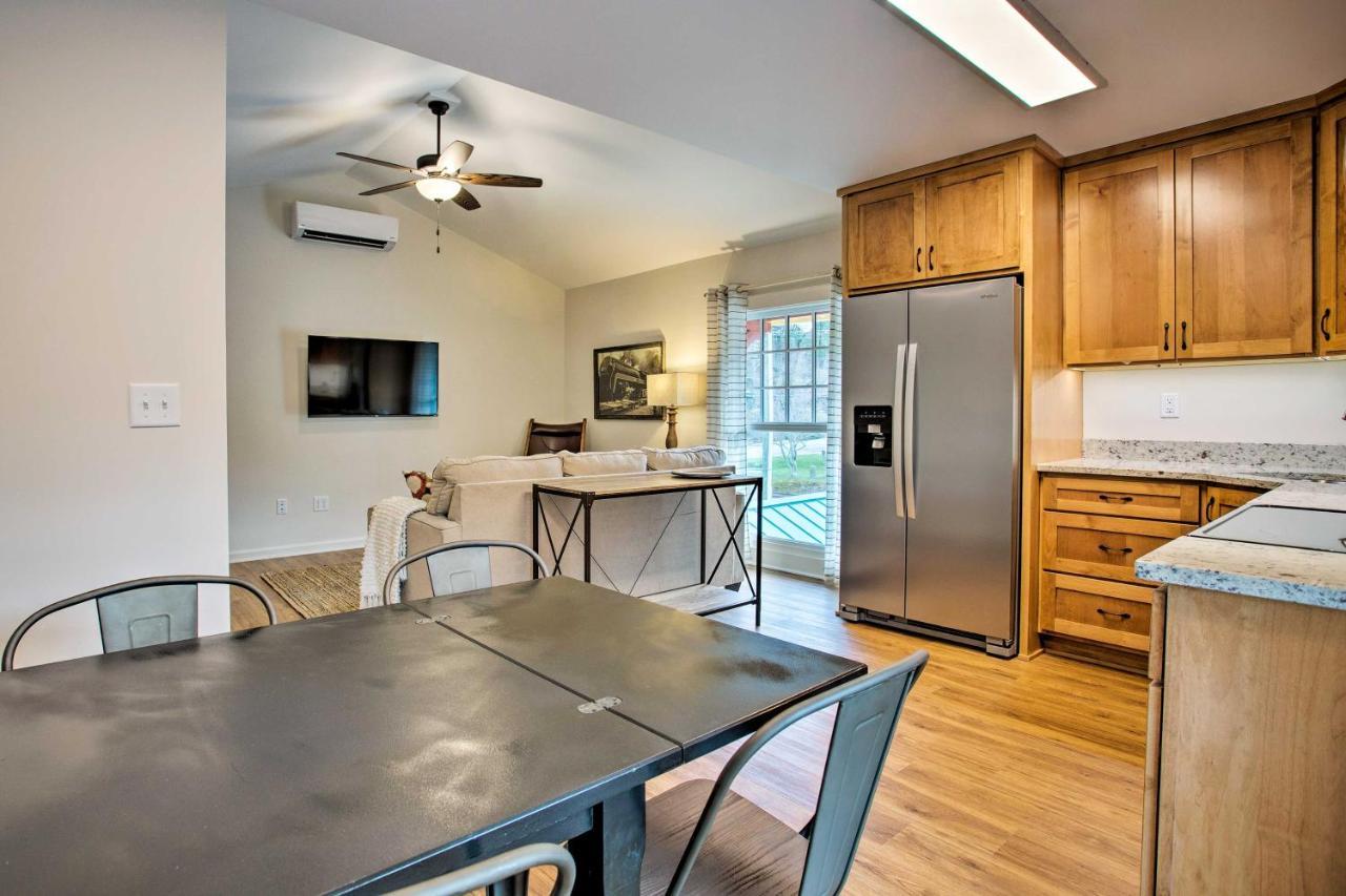 Newly Remodeled Apartment On Main Street In Saluda Exterior photo