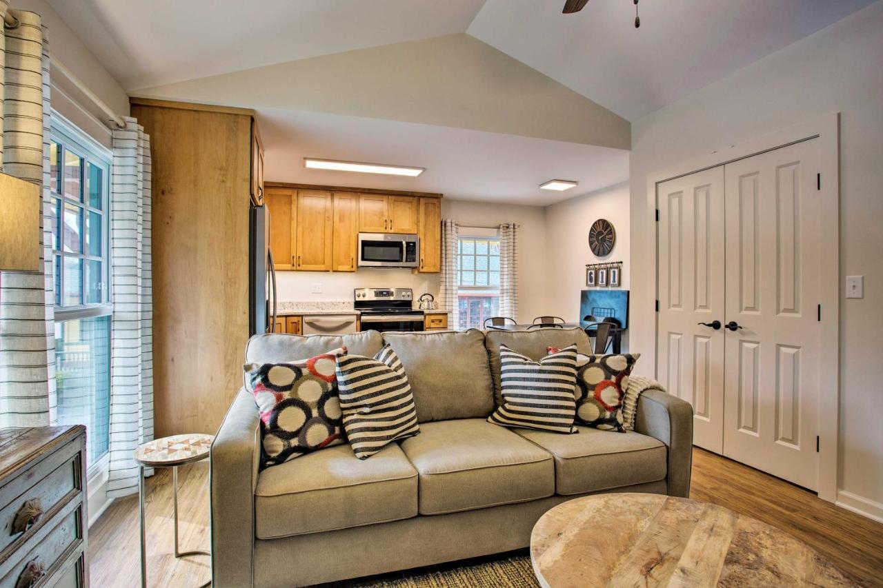 Newly Remodeled Apartment On Main Street In Saluda Exterior photo